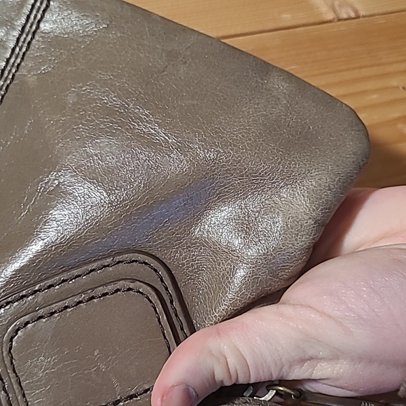 Elegant Gray Hobo Sable Wristlet - Picture 5 of 6